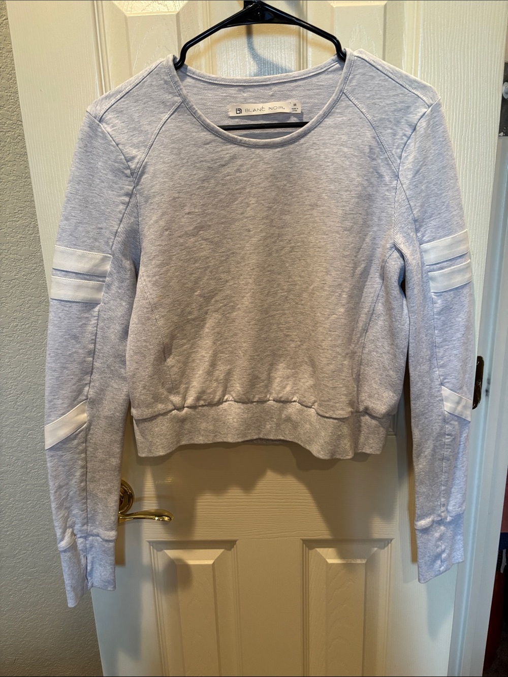 blanc noir Maitri Cropped Sweatshirt - Picture 2 of 7